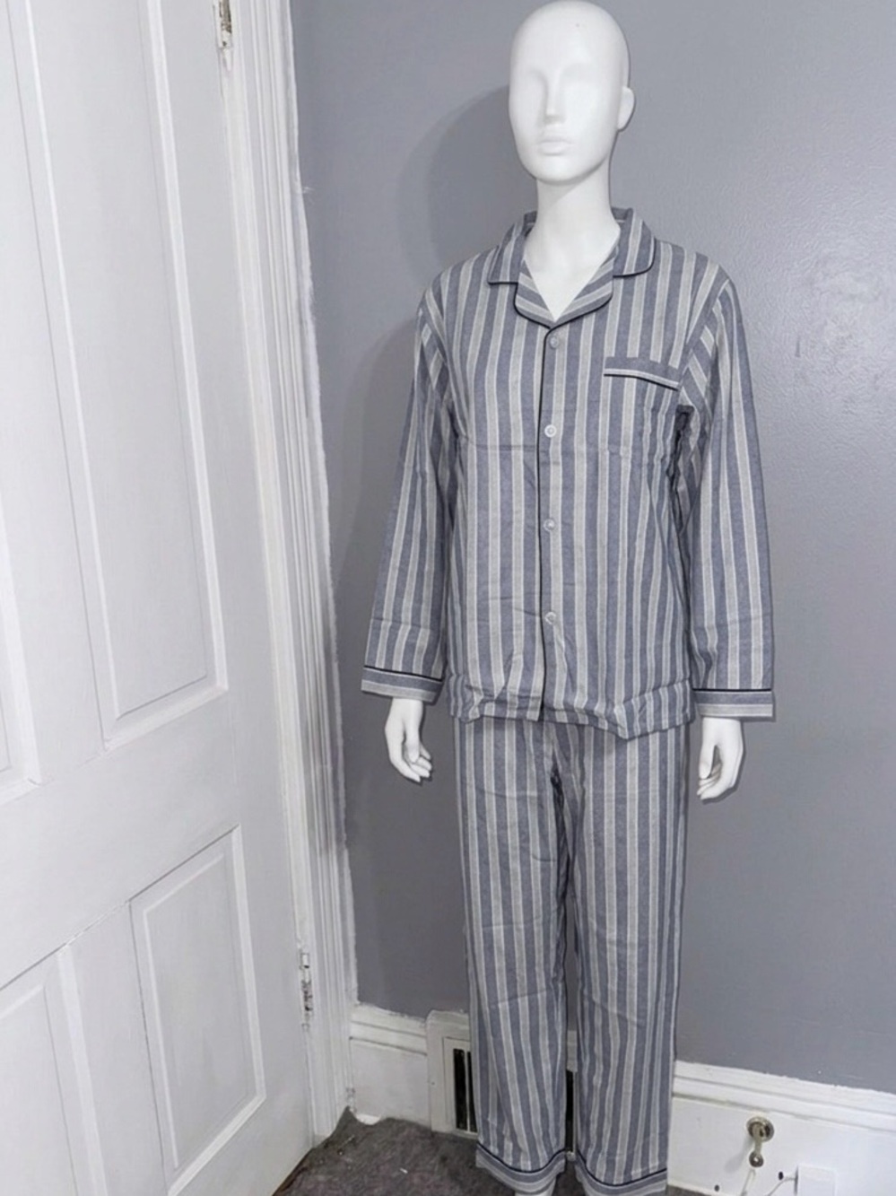 The White Company Gray and White Striped Men’s Pajama Set
